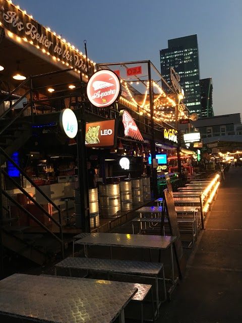 タラート・ロットファイ・ラチャダー